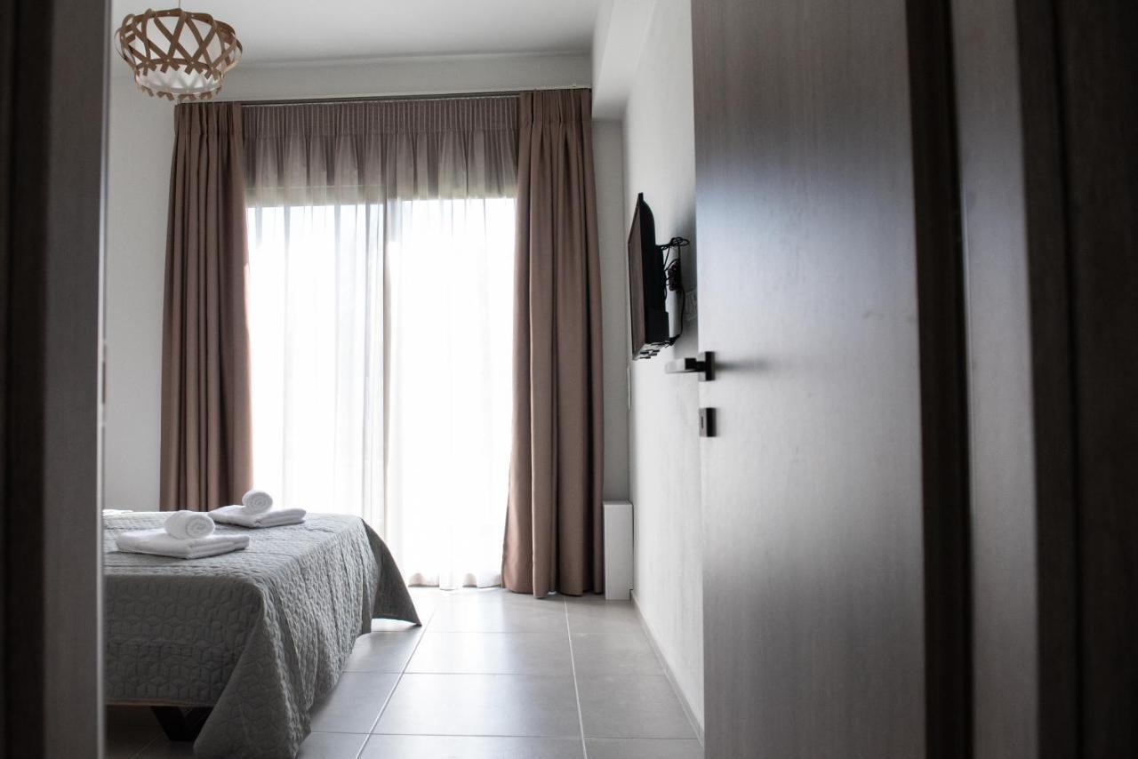 Luxury Autonomous Ground Floor Apartment Igoumenitsa Bagian luar foto